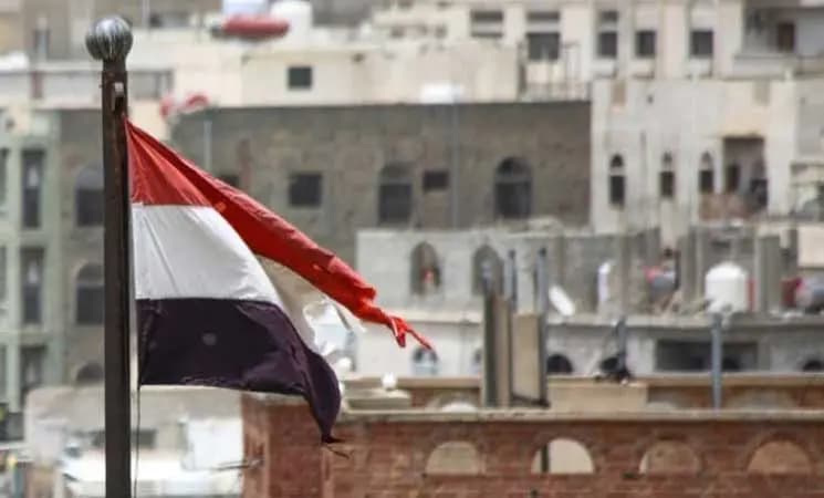 "بعد الغارات الإسرائيلية".. قيادي حوثي يتوعد!