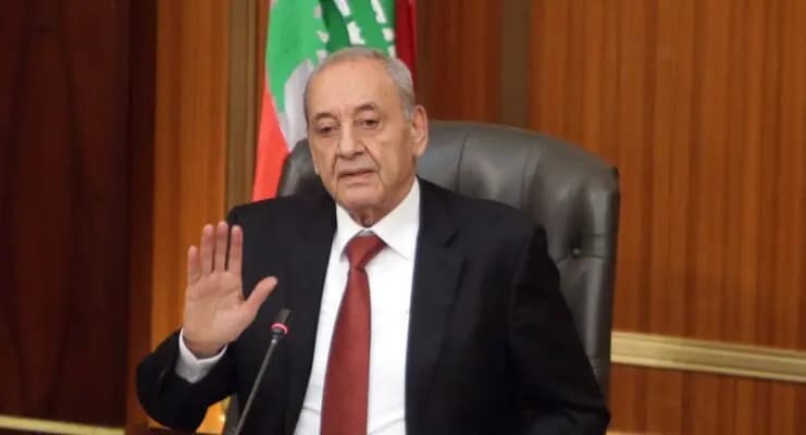 برّي يوقِّع القوانين العشرة