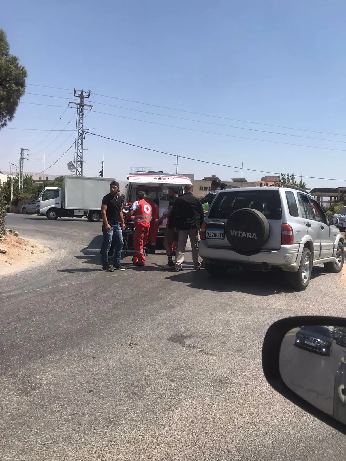 مراسلة الأفضل نيوز: حادث سير مرّوع على اوتستراد زحلة ويعمل عناصر الصليب الأحمر اللبناني على نقل الجرحى