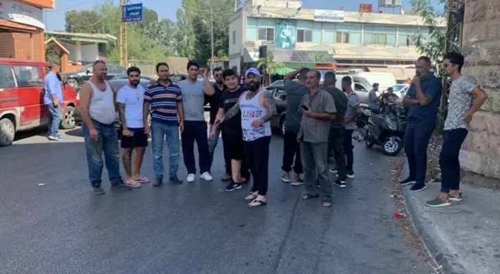 وقفة احتجاجية لشبان من بلدة الشرقية - النبطية والأزمة هي السبب