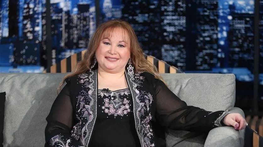 فاديا نجم تعيد المشاهدين الى زمن العمالقة... وتشعل استديو "لهون وبس"
