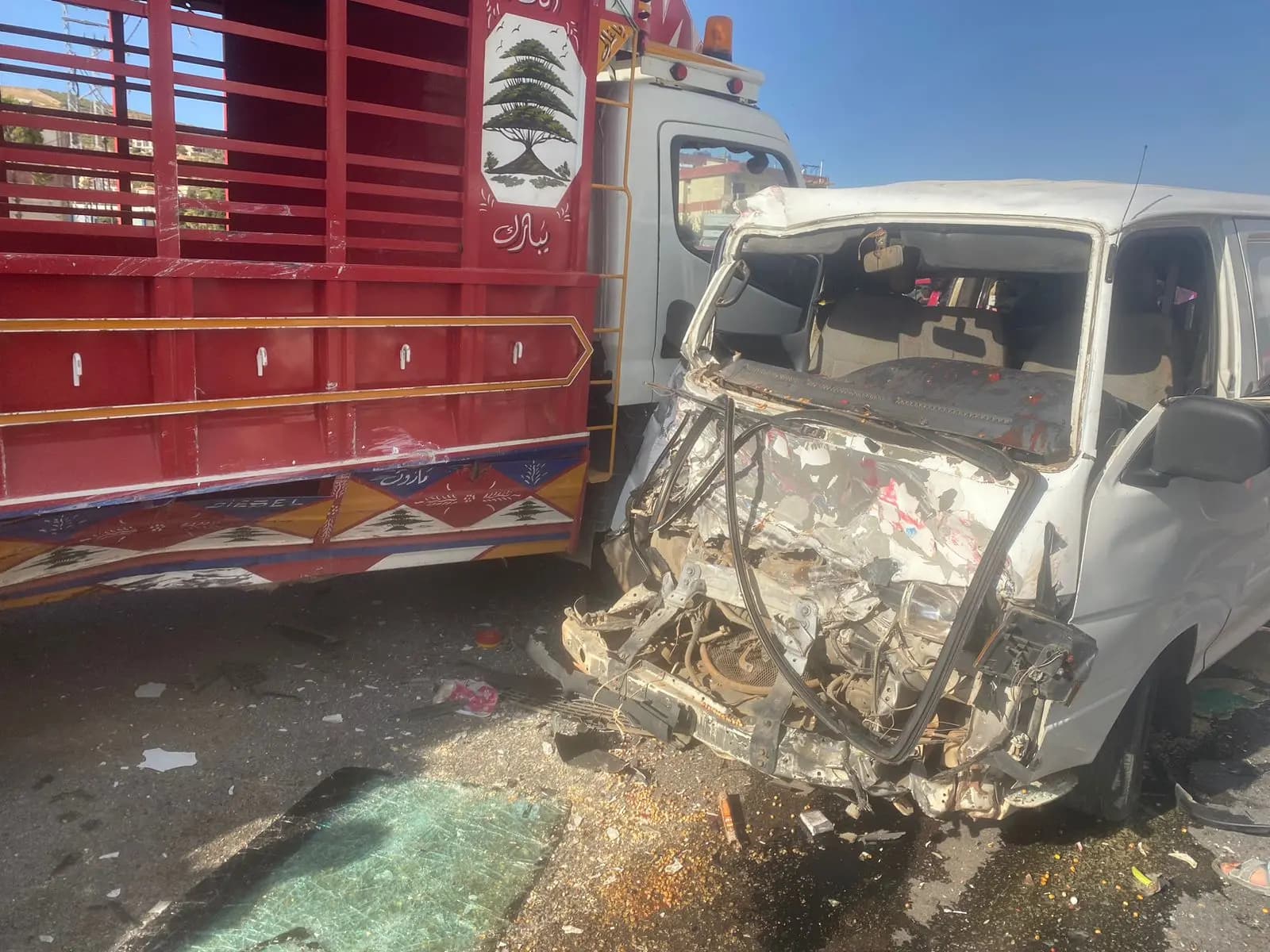 جريحان جراء حادث سير في نيحا-البقاع.