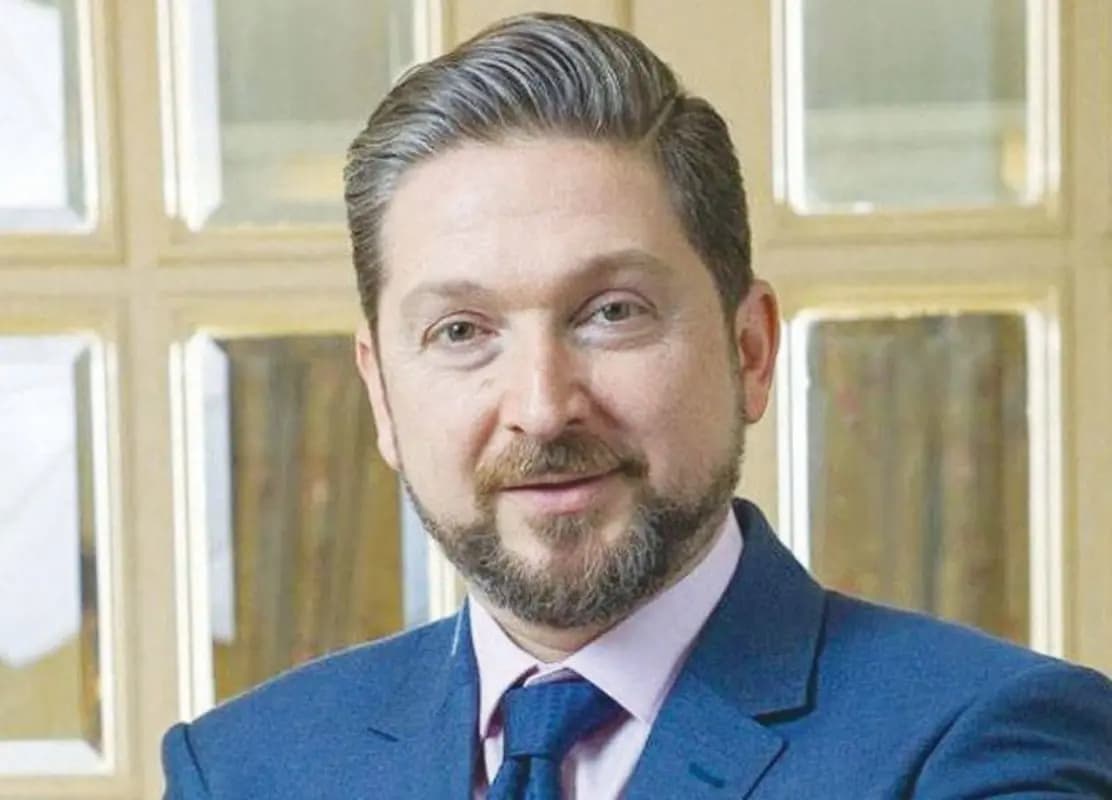كرامي يقترح حظر "السوشيال ميديا" لمن هم دون 16 عامًا