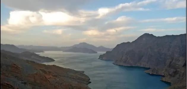 استهداف السفن مستمر في مضيق هرمز