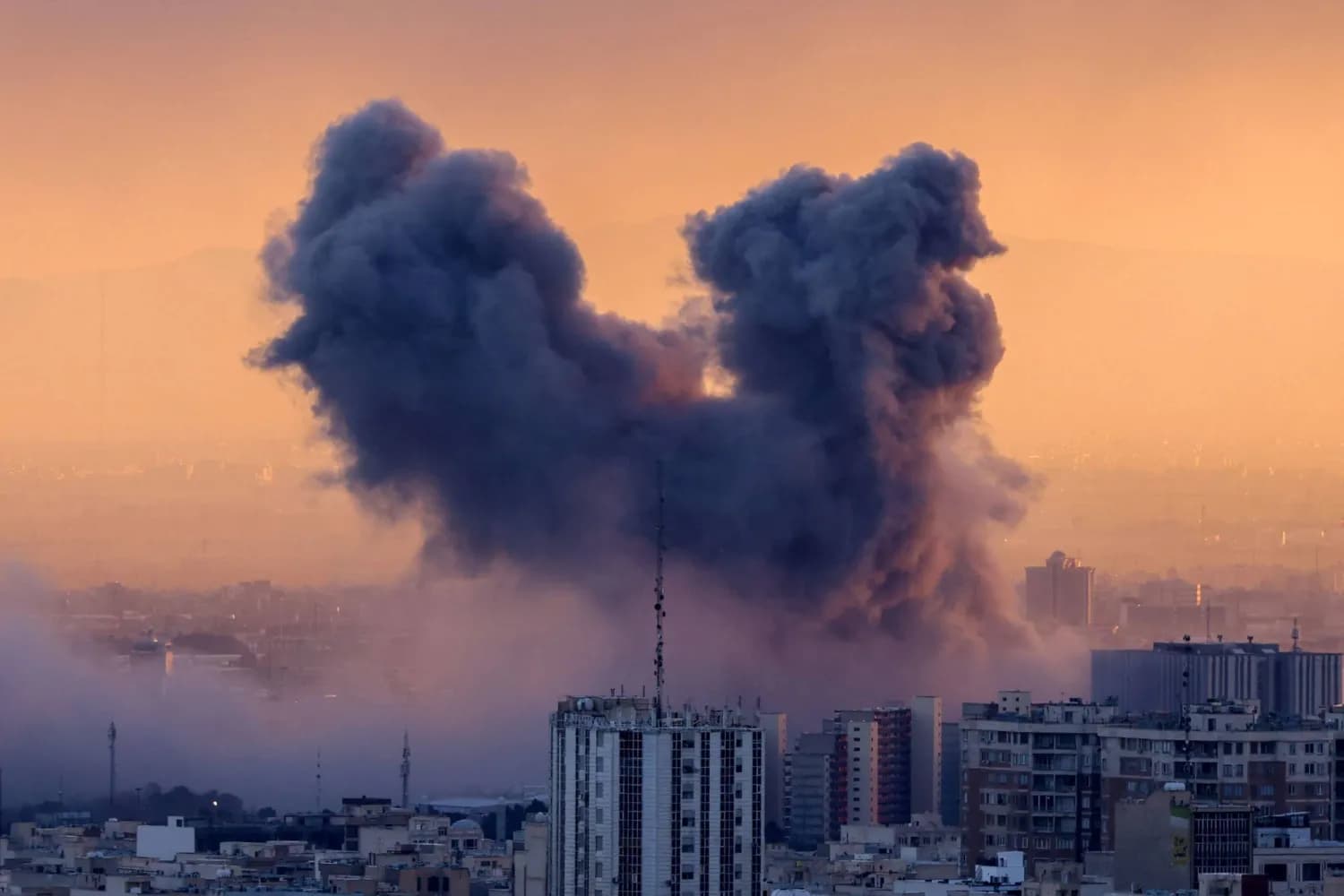 الحـ.ـر.ب الإسرائيلية على طهران وحـ.ـز.ب الله:  ثلاثة مسارات وثلاثة سيناريوهات