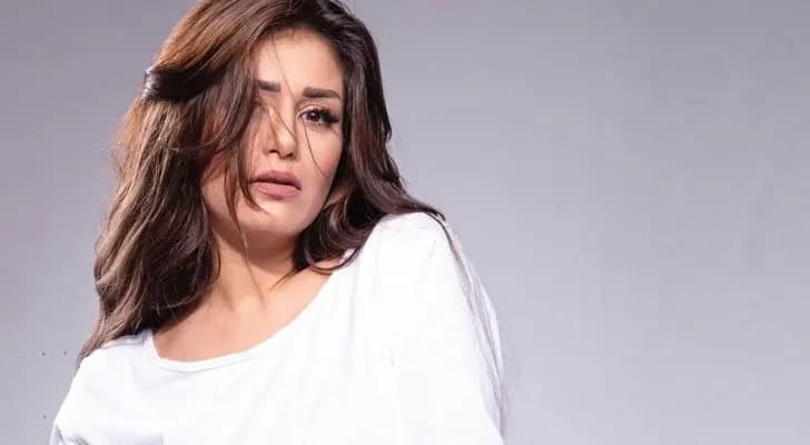 منة فضالي: "الجمال لا يتعلق بامتلاك وجه جميل "..وهكذا بدت في آخر إطلالاتها