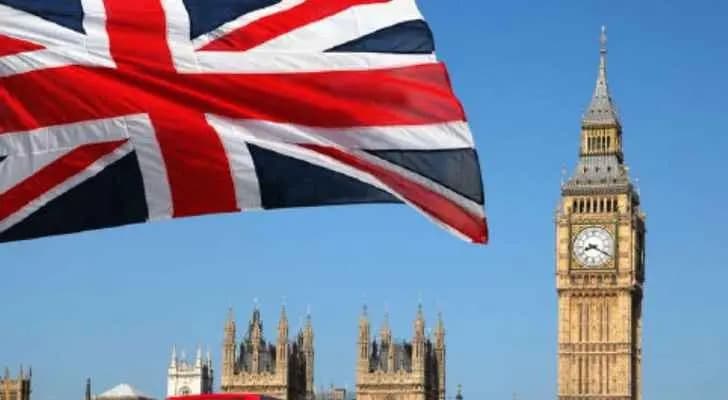الحكومة البريطانية تفرض عقوبات على نائب قائد أسطول البلطيق عن طريق الخطأ!