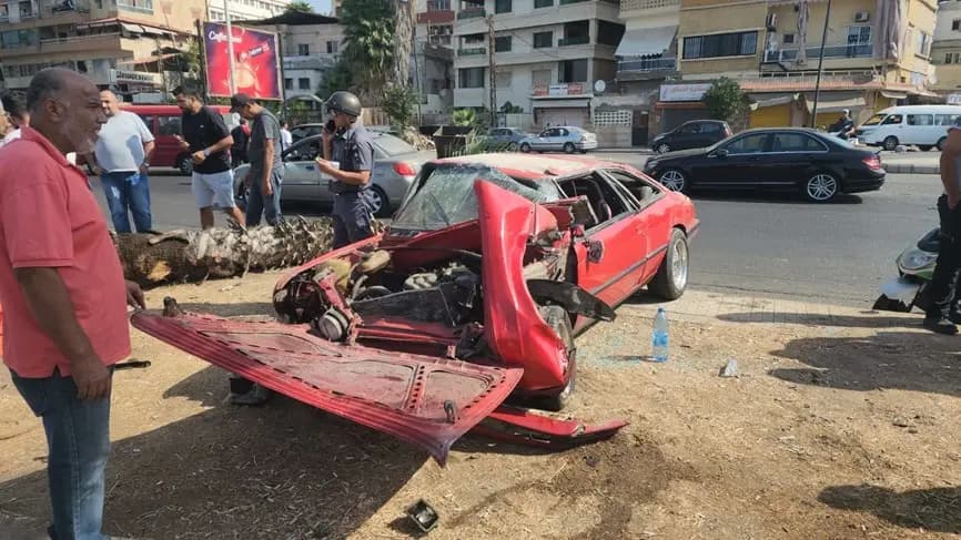 حادث سير على طريق الكورنيش البحري- صيدا ونجاة السائق