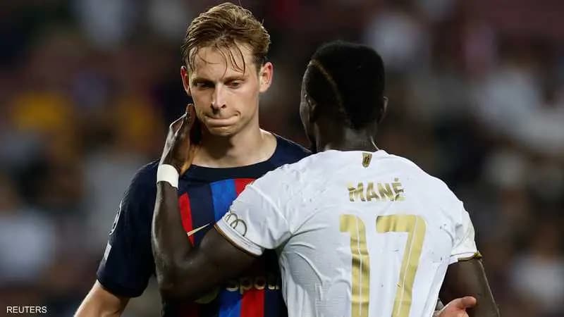 تعقد موقف دي يونغ مع برشلونة.. اللاعب يرفض "الخيارين"