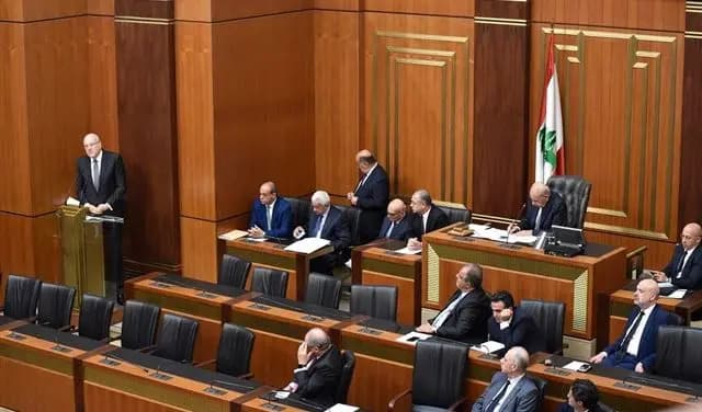 "بتنشف الريق"...فوضى في المجلسِ النّيابيِّ