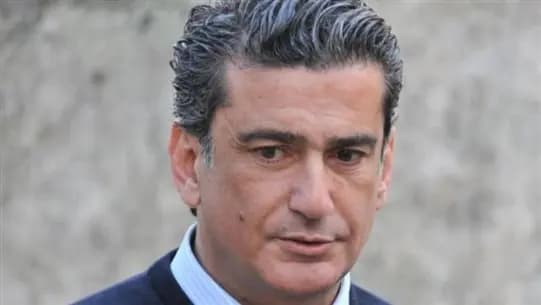 إليكم هذه المقارنة من "الأحدب"!