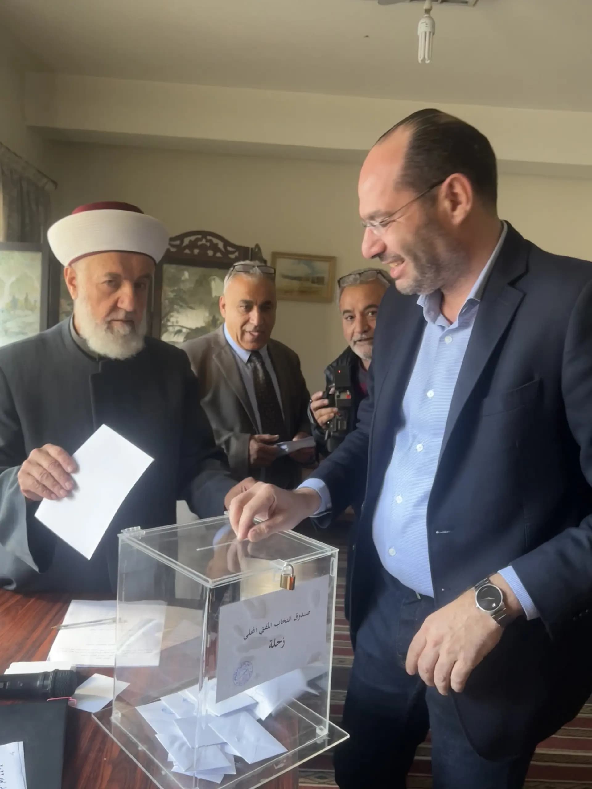 النائب حسن مراد يدلي بصوته في دار الإفتاء في برالياس