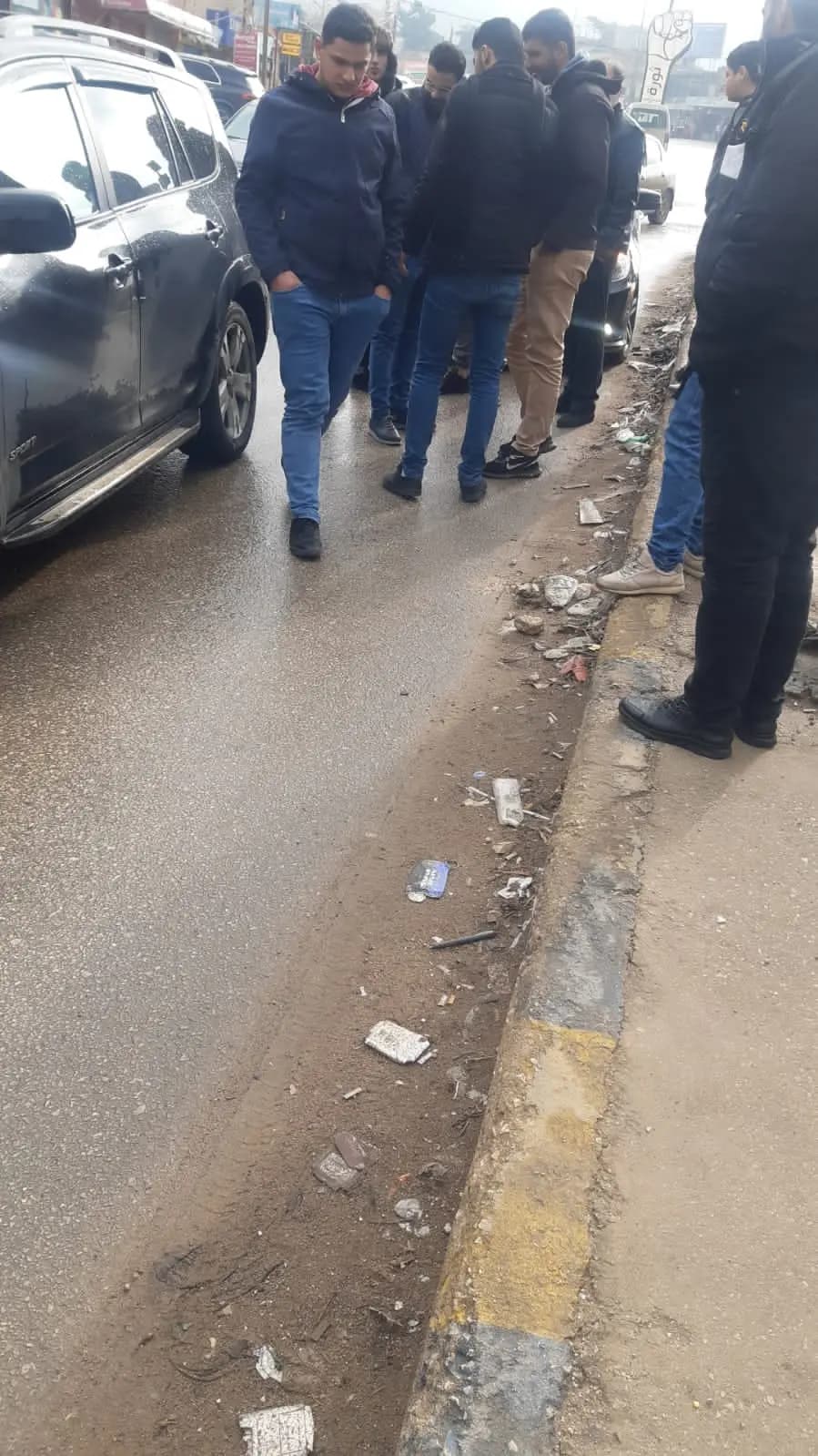 اصطدام سيارتين عند نقطة المصنع الحدودية في هذه الأثناء