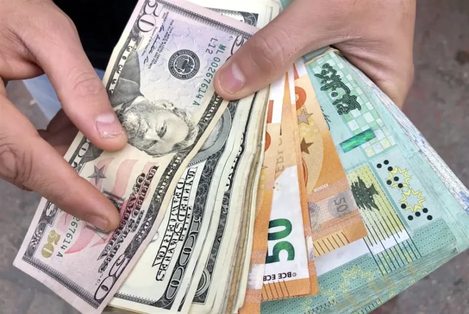 ارتفاع جنونيّ لدولار السوق السوداء... كم بلغ؟