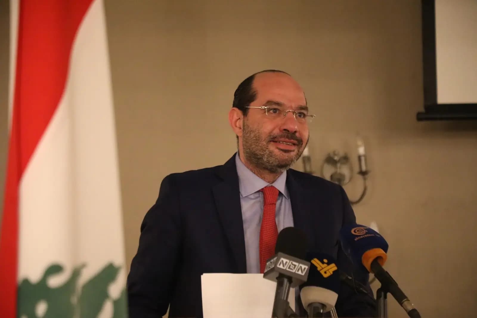 مراد معزيًّا برحيل سامي شرف: تودِّعُ الأمة العربية أخلص رجالاتها!
