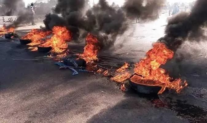 قطعوا الطريق احتجاجاً على تفلّت الدولار