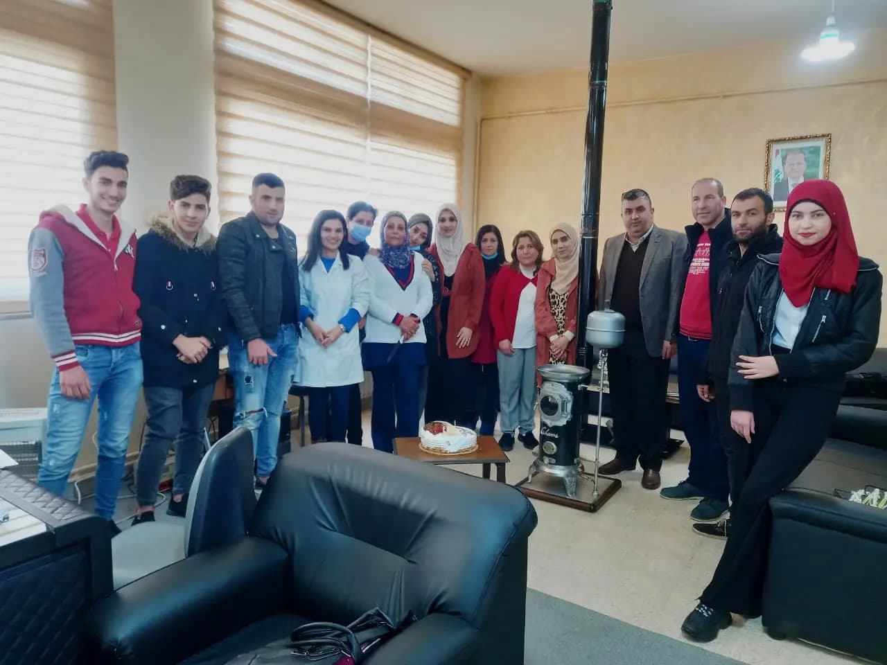 بتوجيه من معالي الوزير حسن مراد .. دروع و ورود للمعلّم في يومه