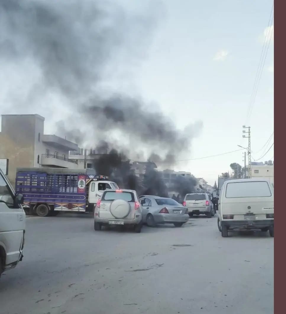 قطع طريق قصرنبا غربي بعلبك بالإطارات المشتعلة احتجاجًا على تردّي الأوضاع الاجتماعيّة والمعيشيّة وارتفاع سعر صرف الدولار في السّوق السّوداء