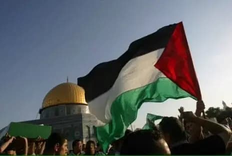 مقاتلون فلسطينيون يشتبكون مع ‎القوات الإسرائيلية خلال اقتحامها مدينة ‎جنين لتنفيذ عمليات اعتقال