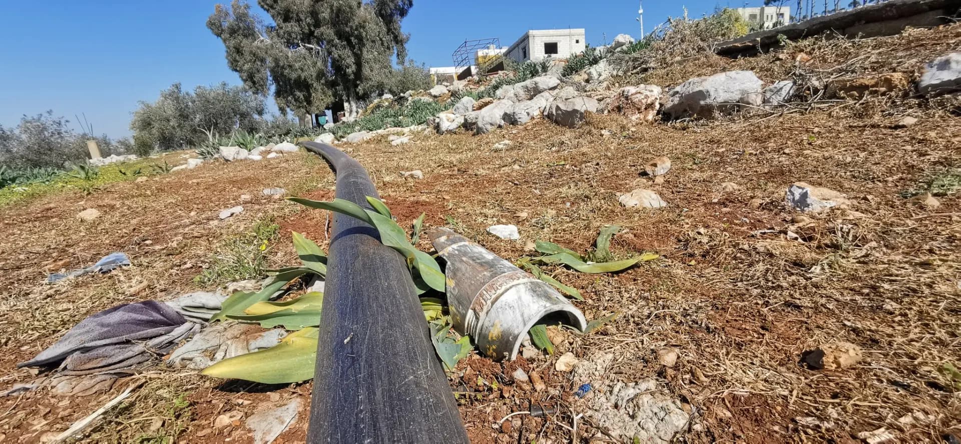 قذيفةٌ إسرائيليةٌ تصيبُ منزلاً في الجنوب