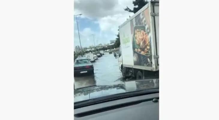 زحمة سير خانقة على أوتوستراد اميل لحود