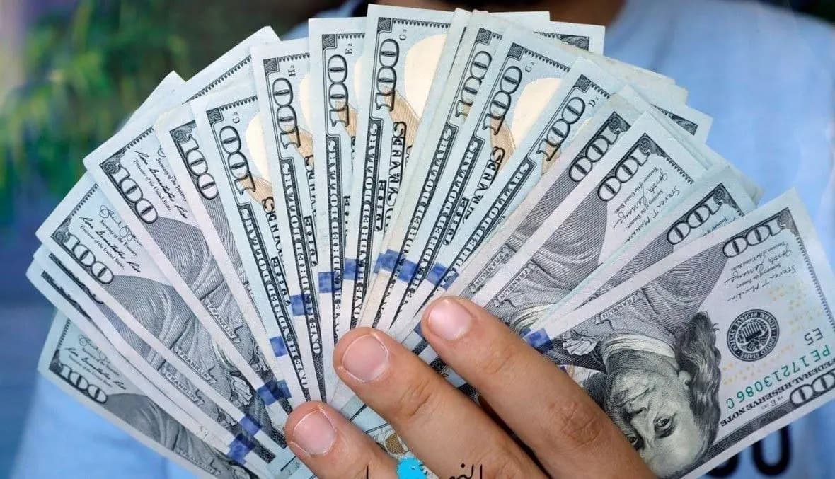 السِّلعُ بالدولار".. أسعارٌ تختفي من على الرفوف واستغلالٌ بالجملة!