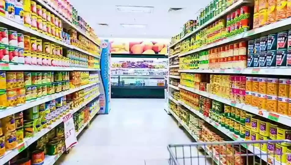 تشليحٌ" إضافيّ: الدولار يتربّع على الرفوف