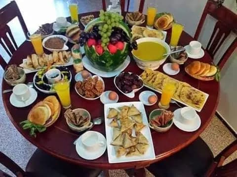 "أرقامٌ صادمة".. عشراتُ الملايينِ تكلفة شهر رمضان وسُفرة الصّائم بمليون ونصف يوميًا!