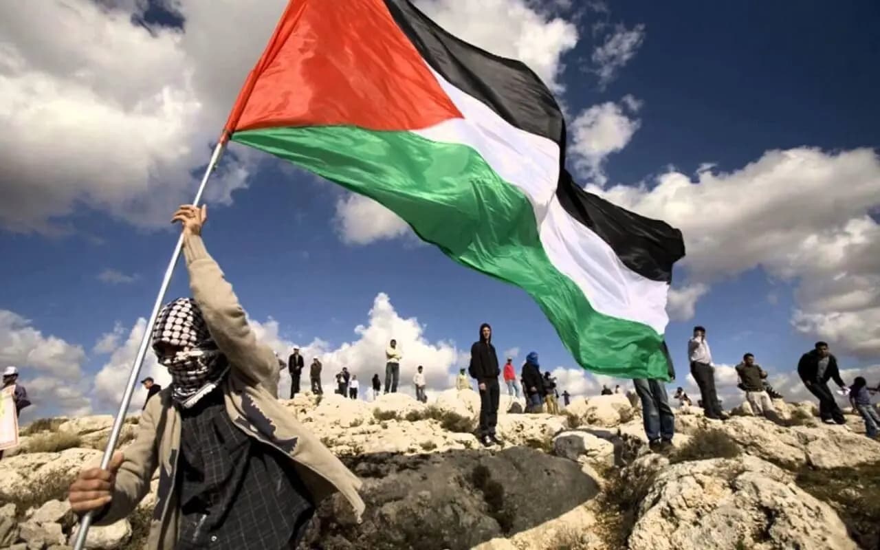 ‏وكالة الأنباء الفلسطينية: مقتل شاب فلسطيني برصاص الجيش الإسرائيلي بعد محاصرته منزلًا جنوب شرق طولكرم
