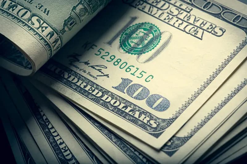 دولارُ السّوق السّوداء... كم سجل مساء اليوم؟