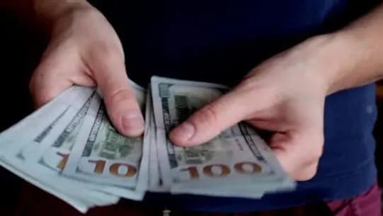 إليكم سعرُ دولار السوق السوداء مساء اليوم
