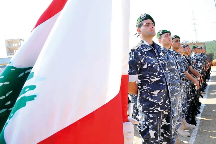 ‏قوى الأمن تطلب الحفاظ على سلمية التظاهر والاحتجاج والابتعاد عن السياج الشائك في ساحة رياض الصلح والالتزام بتوجيهات العناصر المولجة حفظ الأمن والنظام في المكان