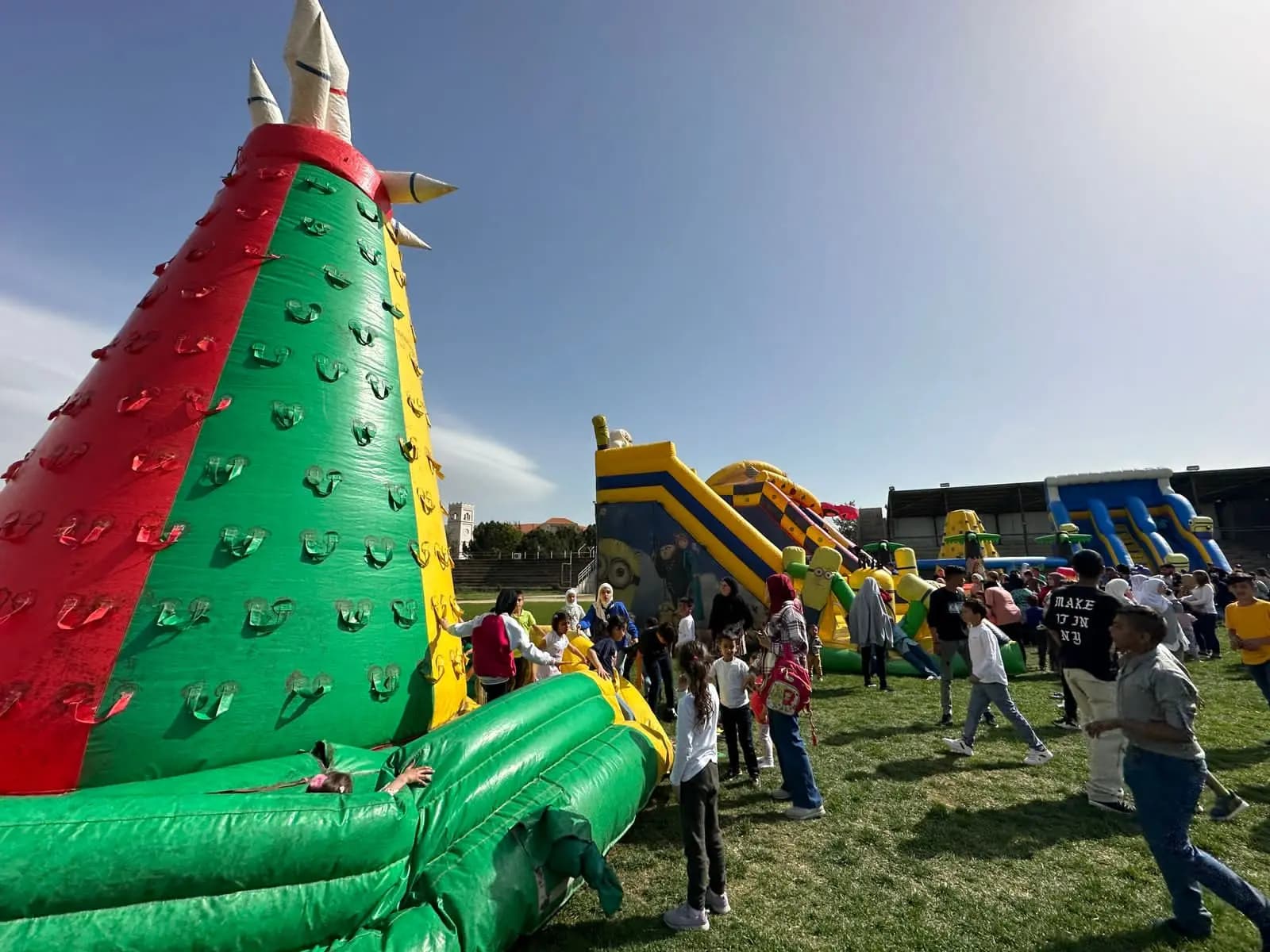 مهرجانُ الغدِ الأفضل يُزيِّنُ البقاع في ثالثِ أيام العيد..!