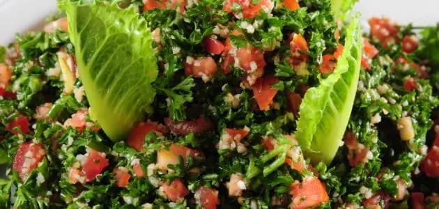 التبولة والفتّوش تُحلّقان بلبنان... و"شيف" يكشف سرَّهما