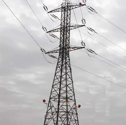 جثة على عمود كهرباء!