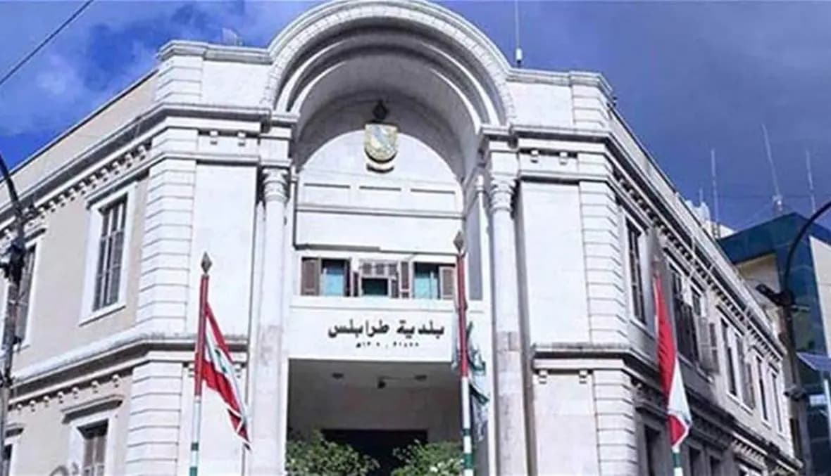 بلدية طرابلس تخلي حديقةً من النوَر الرحّل