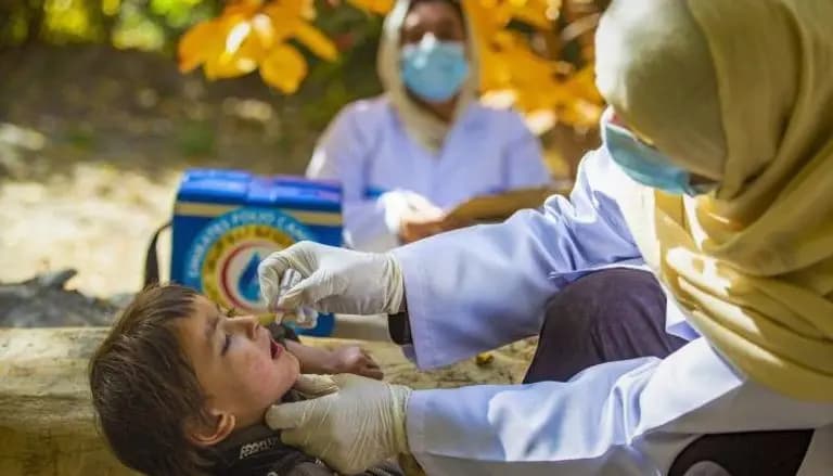 جندي باكستاني يلقى حتفه خلال حملة تطعيم للأطفال