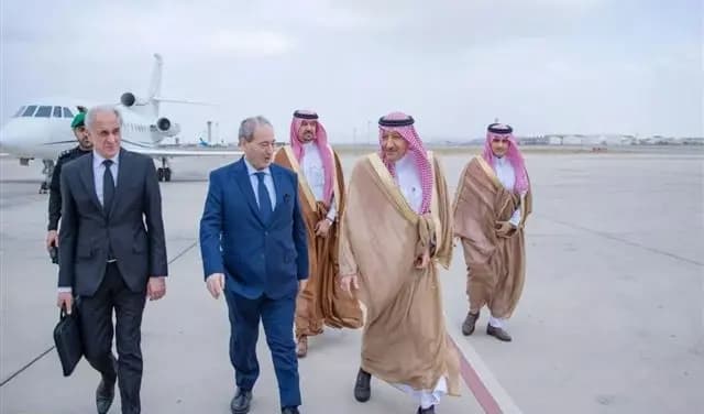 الزيارة الثّالثة خلالَ شهرين...المقداد يصلُ الى السّعودية