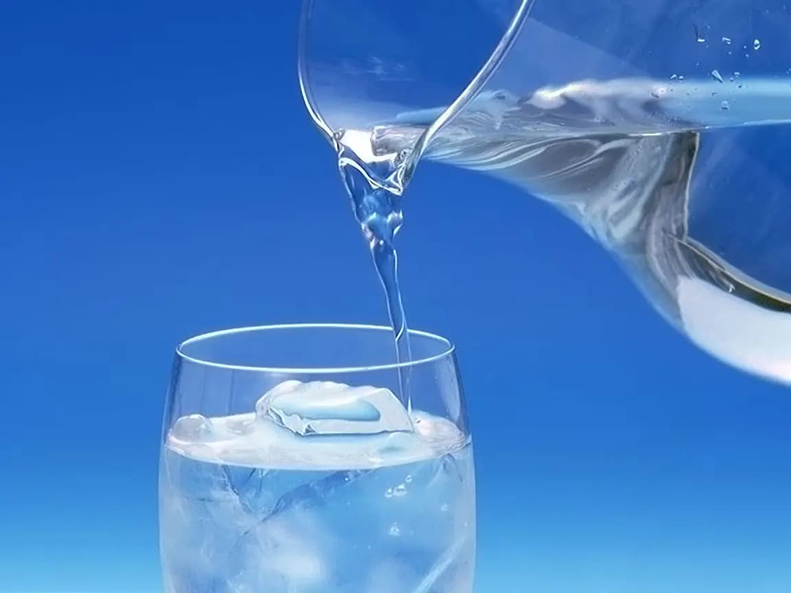 تعرَّف على فوائد شرب المياه صباحًا