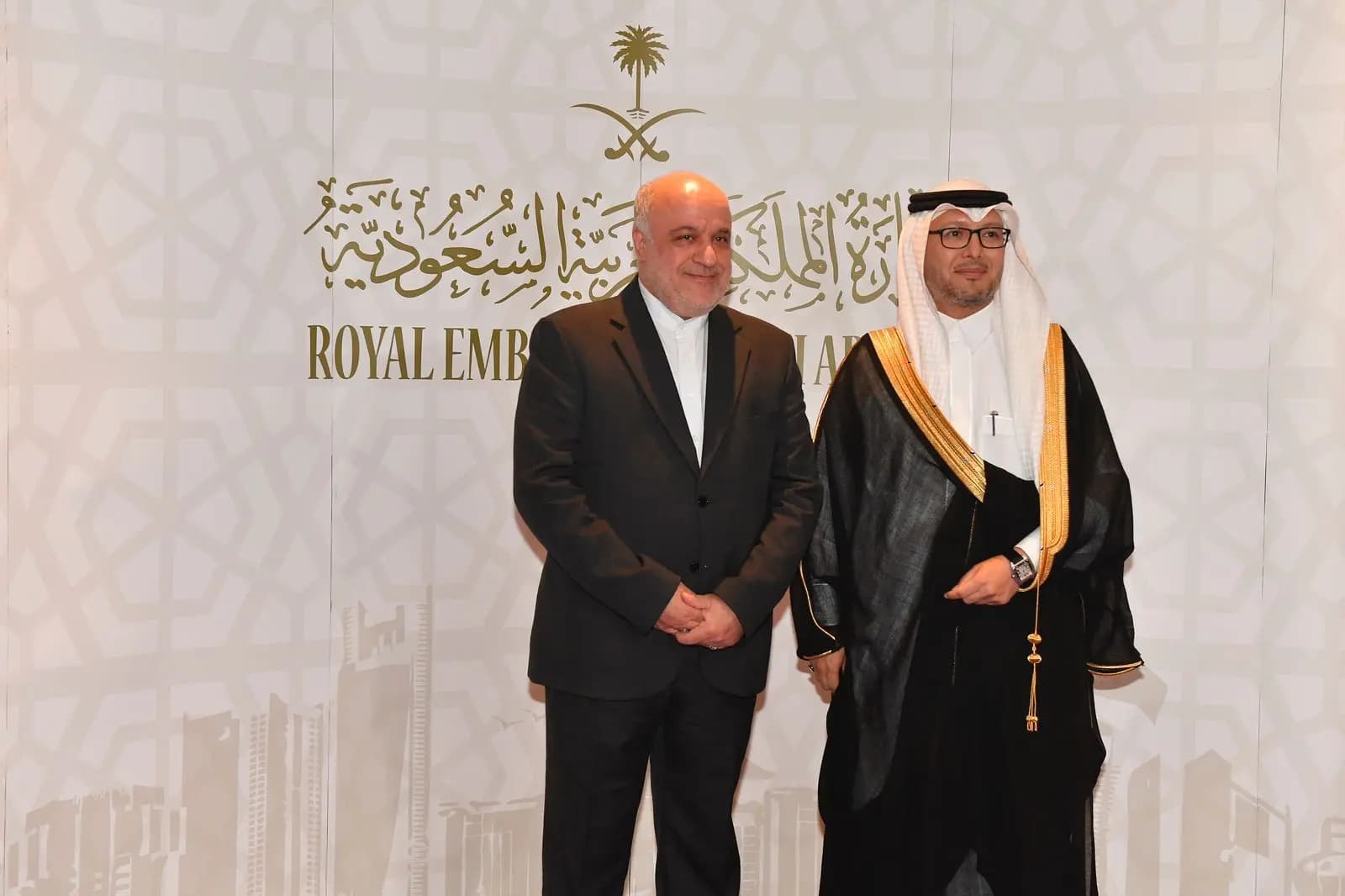 وصول السفير الإيراني إلى عشاء السفارة السعودية