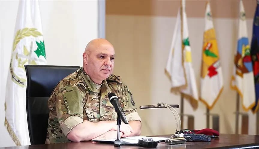 بعد الكلامِ المنسوب لهُ.. قائدُ الجيش: لم يفاتحني أحدٌ بموضوع الرئاسة!