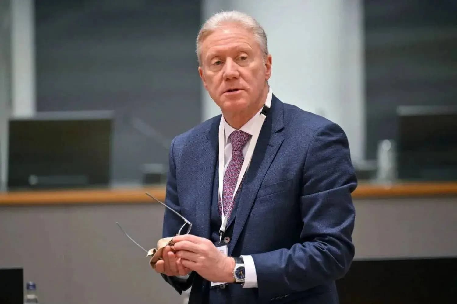 رجي يتلقّى اتصالاً تضامنيًا من الكويت