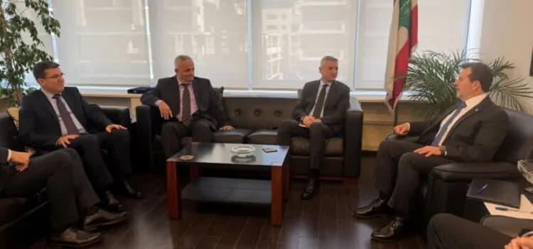 "التحول  الرقمي" على طاولة شحادة