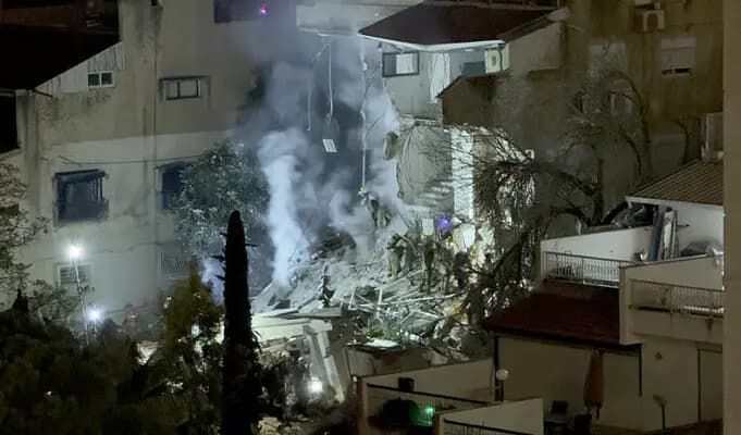 صواريخ الحزب تصيب مبنى في "نهاريا"