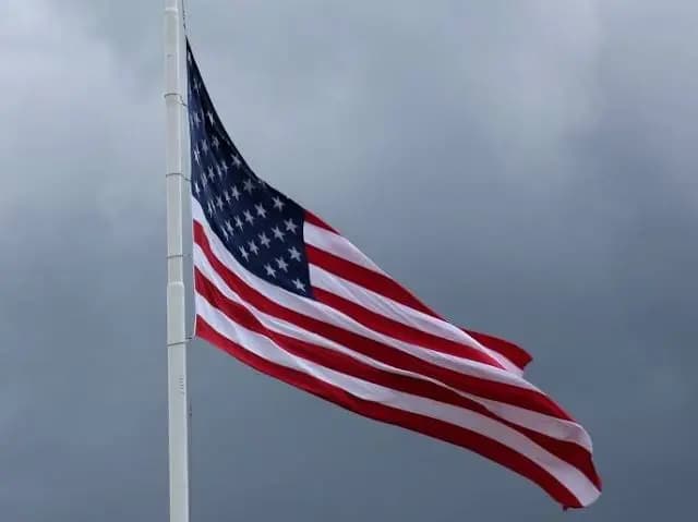 أميركا تفرض سيطرة بحرية شرق هرمز