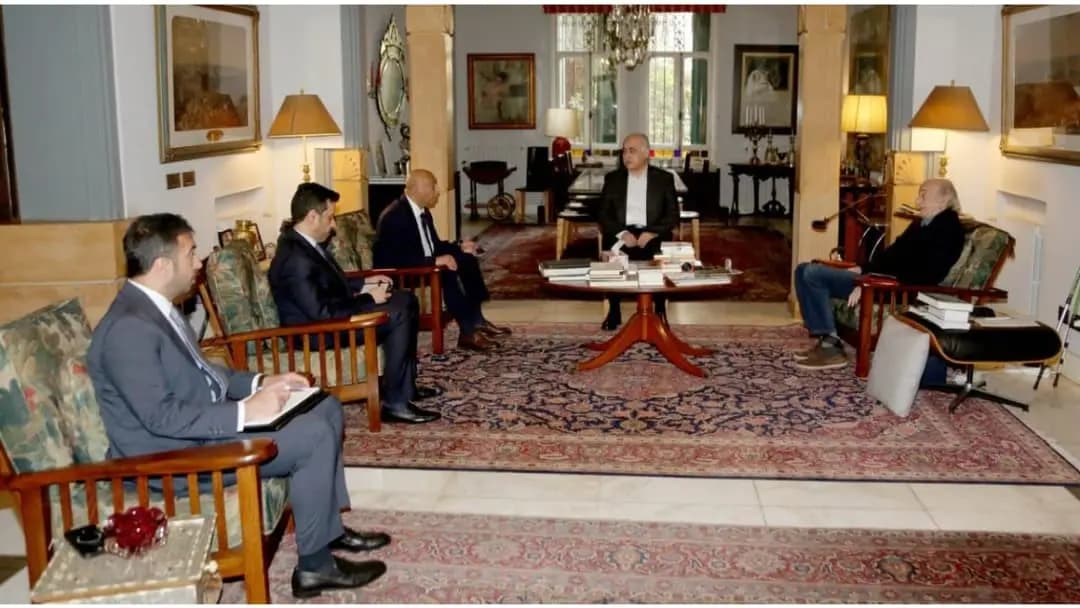 جنبلاط يستقبل السفير الكويتي.. بحث أمني وسياسي