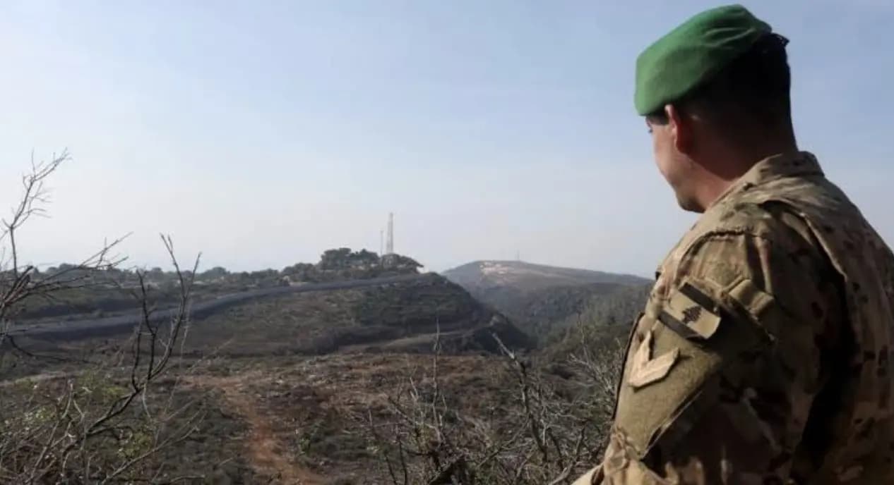 الجيش يزيل ساترًا إسرائيليا ويعزز المراقبة جنوبًا