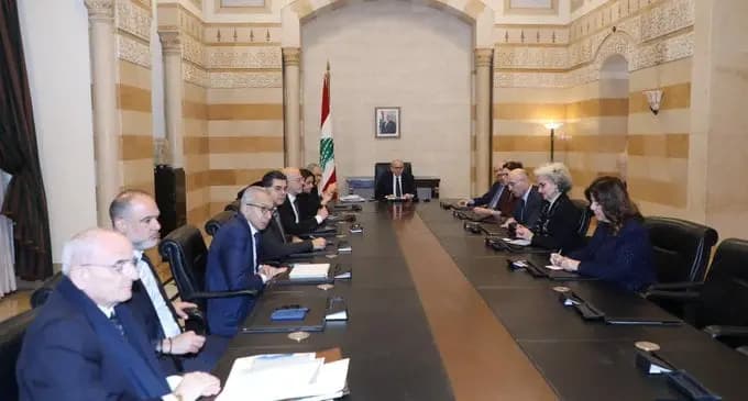 اجتماع حكومي في السرايا.. وأولوية لوقف الحرب وضبط الأمن