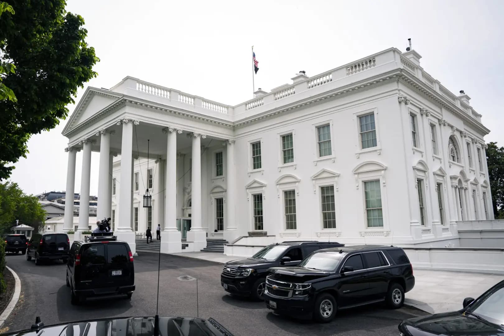 البيت الأبيض ينفي: ترامب لم يحدد مهلة زمنية لإيران