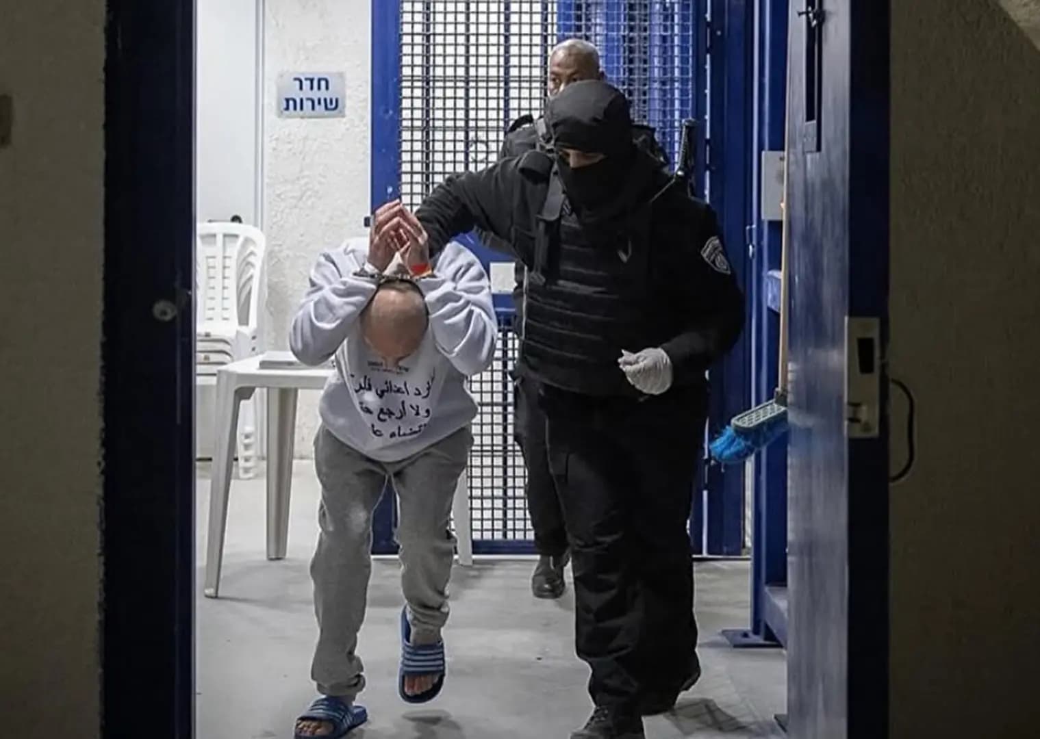 إسرائيل النازية والمارقة تعدم الأسرى